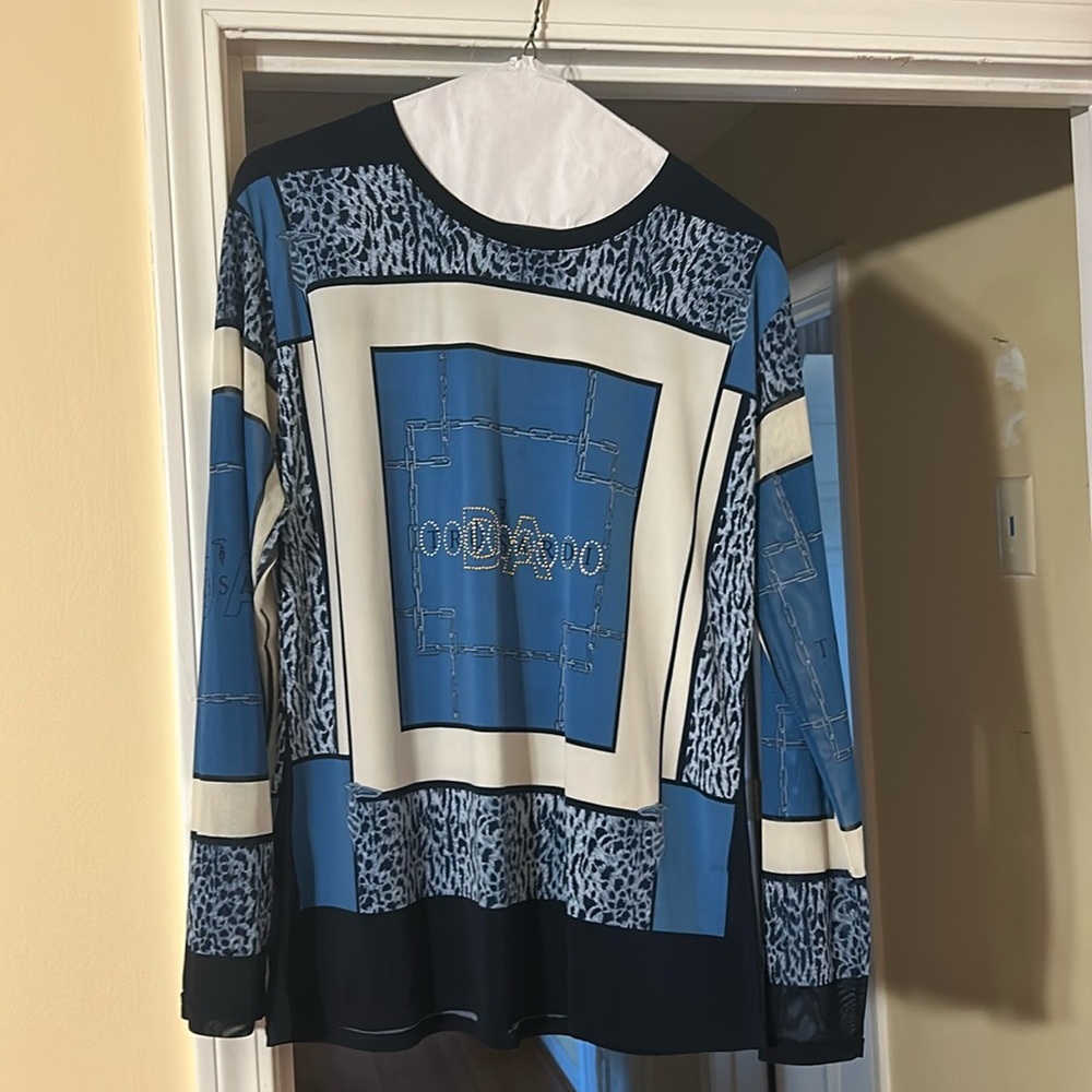 Trussard top no tag- estimated size medium or large